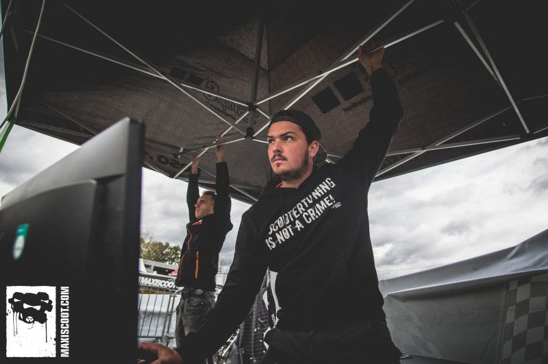 STAGE6 NOT A CRIME スウエットパーカー【サイズ XL】