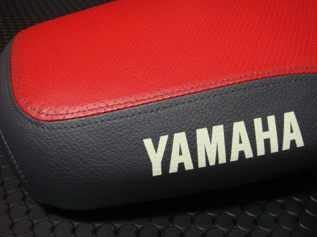 YAMAHA純正 シートアッセン(レッド/ブラック)【BWS125X】