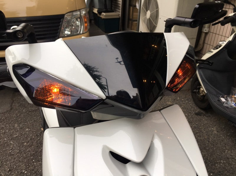 フロントウインカーカバー【スモーク】シグナスX【4型】