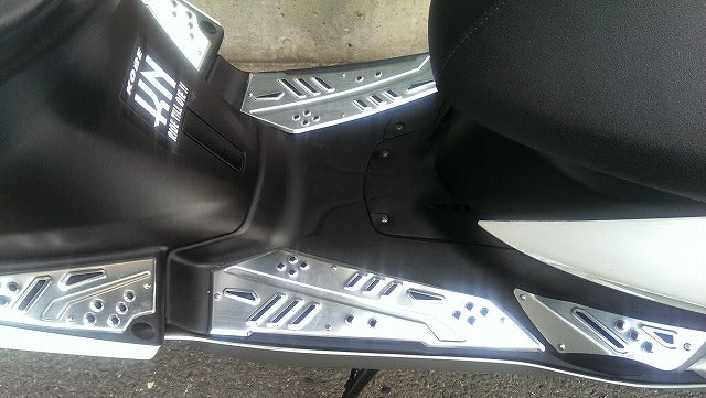 KOSO フロアボード リア【マジェスティーS/S-MAX】レッド