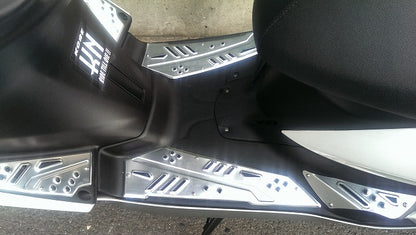 KOSO フロアボード リア【マジェスティーS/S-MAX】レッド