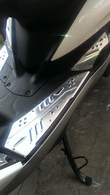 KOSO フロアボード リア【マジェスティーS/S-MAX】レッド