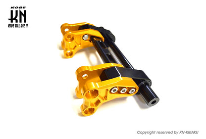 ZOO 強化アルミエンジンハンガー【シグナスGRYPHUS(6型)/BWS125(3型)/NMAX125/155(2型/V2】ゴールド/ブラック