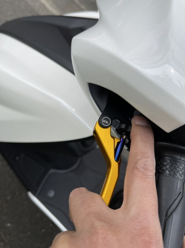 AR APEXX 調整式ブレーキレバー左右セット【シグナスGRYPHUS6型/UBS車専用】ゴールド