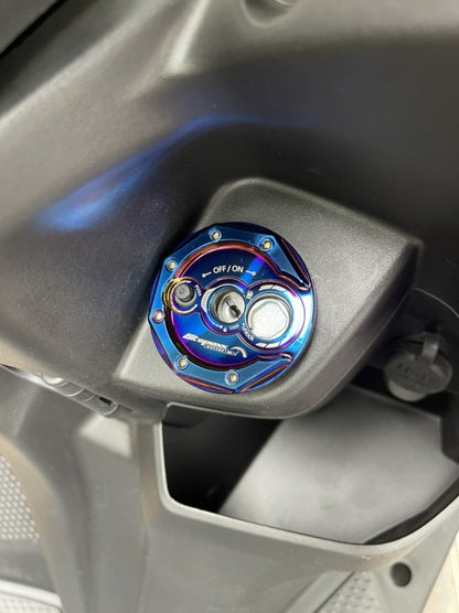 AR APEXX キーカバー レインボーチタニウムカラー【シグナスGRYPHUS台湾仕様6型/BWS125台湾仕様3型】