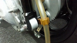 汎用ホースホルダー 【シグナスX/BWS125】ブロンズ