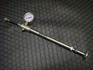 サスペンション用空気圧調整ポンプ