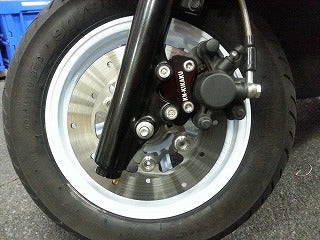 キャリパーサポート【ブラック】200mmローター用【アドレスV125】