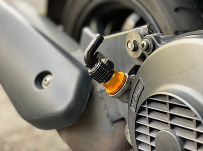 UmaRacing 90度オイルブリーザーアタッチメントB【YAMAHA系/SUZUKI系,XMAX,アドレスV125】ゴールド