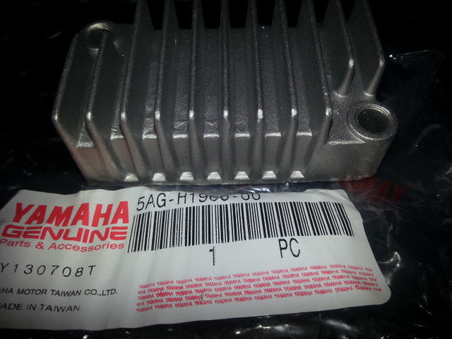 純正部品 【レギュレーター】マジェスティ125【キャブ車両】